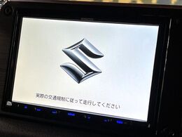 【大画面ナビ】人気の大型8インチナビを装備。存在感のある大画面はインパクト大！ナビ利用時のマップ表示は見やすく、テレビやDVDは臨場感がアップ！いつものドライブがグッと楽しくなります♪