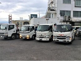 不意の事故・バッテリー上がりやパンクなどでお困りの際には、カーレスキューのプロが、状況に応じてレッカー車や積載車で急行いたします！