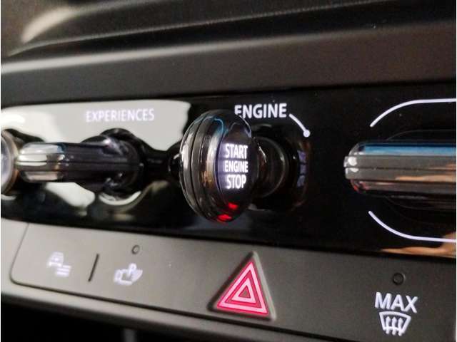 【プッシュスタート】プッシュスタートの最大のメリットは「防犯対策」です。スマートキーと車のIDが合致しないとエンジンは始動させることができません。