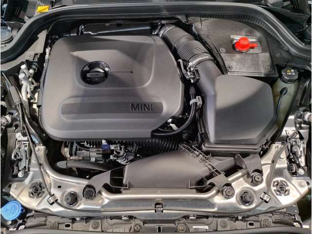 大きいトルクによって、アクセルをそれほど踏み込まなくても、グングン進みます。アクセルをそれほど回さなくてもスーっと気持ち良く走行してくれますので、余裕がうまれ、長距離ドライブでも疲れにくいです。