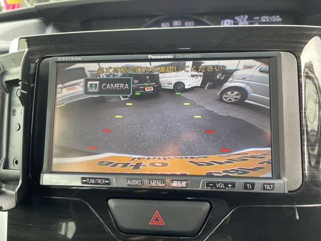 バックカメラ付きで駐車も安心♪