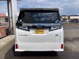 在庫は常時100台！新車・中古車はもちろん、トラック、ダンプ、バス、ホイルローダー、除雪機まで種類豊富！あなたの欲しい一台がきっと見つかるはず！