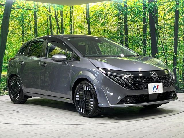 大好評のボディコーティング「弾スプラッシュコート」もご納車までに施工可能。通常のガラスコートと異なる、耐久年数6年の無機質ガラスコーティングが、ボディをキレイな状態に保ってくれます。