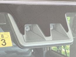 【スマートアシスト】走行中に前方の車両等を認識し、衝突しそうな時は警報とブレーキで衝突回避と被害軽減をアシスト。より安全にドライブをお楽しみいただけます。