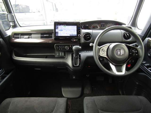 【車両画像撮影サービス】もう少し詳細な車両画像がほしい！ここが気になる！何枚でも写真をとって画像をお送りいたします！LINEでのお問合せもOK。お気軽に当社スタッフにご用命ください。