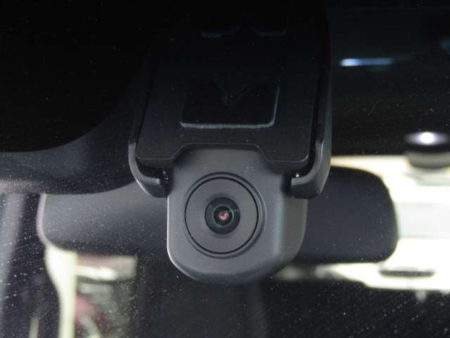 【ドライブレコーダー付】ドライブレコーダーは、映像・音声などを記録する自動車用の車載装置のことです。 もしもの事故の際の記録はもちろん、旅行の際の思い出としてドライブの映像を楽しむことができます。