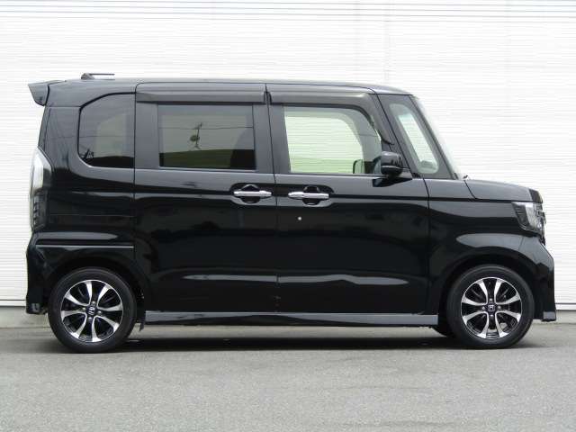 お車に詳しくない方でもご安心ください。ご満足のいくお車探しをお手伝いできるよう経験豊富なスタッフがご対応致します。LINEでのお問合せもOKです。