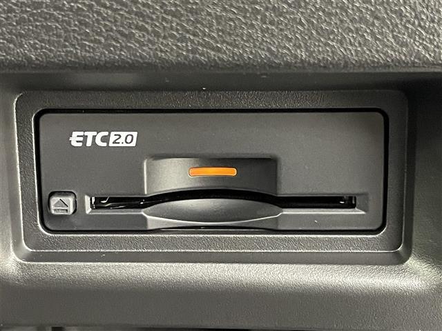 【ETC2.0（DSRC）】ETCカードを挿入すれば料金所はノンストップで通過できます。ETC限定の割引や、高速道路の情報提供サービスを利用できます。