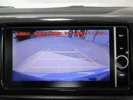 バックカメラで後方がリアルタイム映像で確認できます！商業施設や駐車場での駐車時や、夜間のバック時にも安心です♪