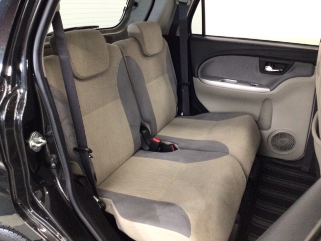 【後席】後席のお足元もとっても広いですよ！♪後席シートも乗り心地OK！ゆったり乗れます♪