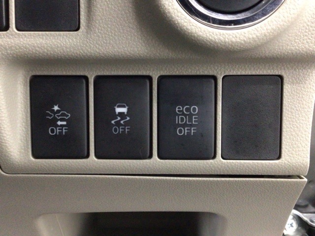 自動衝突被害軽減ブレーキ・横滑り防止装置・アイドリングストップ等のスイッチです。
