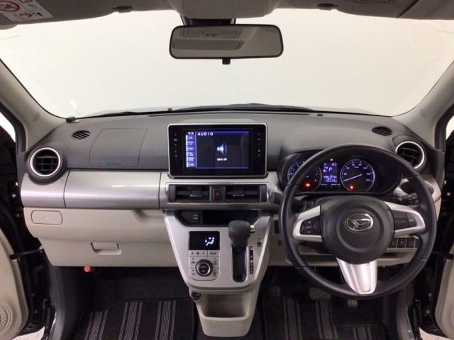 【前方視界】開放的な前方視界！運転がしやすく疲れにくいです♪窓が大きく、見通しがとっても良いおクルマですよ♪