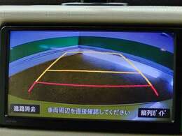 バックカメラがついて後方確認が簡単にできます！苦手としている車庫入れ等も安心して出来ますね！凄く需要の高い装備ですので、最初から付いていれば言う事なしですよね！？