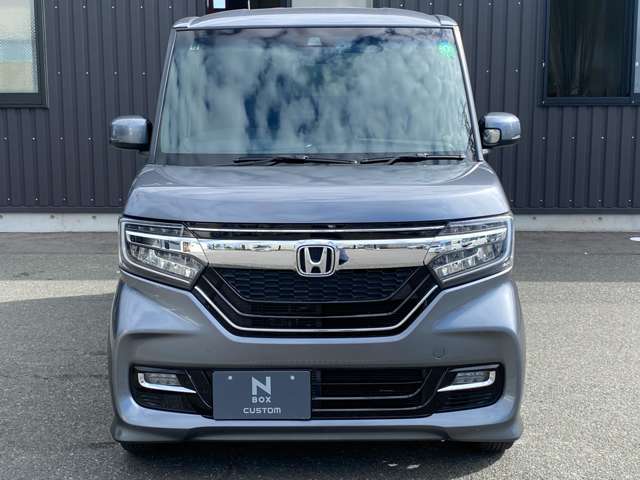 当社では第三者機関の証明書を提出しております。修復暦の有無や傷凹み等の車両状態、走行距離までしっかりと確認できますのでご安心・ご満足頂けます。