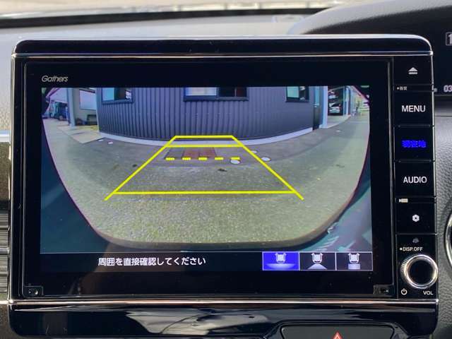 安心して車庫入れができる、リバース連動リアカメラが装着されております。狭い駐車場はもちろん、雨の日や夜間でもストレスなく運転して頂けます。