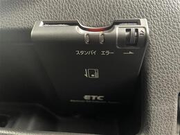 【ETC】有料道路を利用する際に料金所で停止することなく通過できる、ETC車載器（ノンストップ自動料金収受システム機器）が装備されています。セットアップを行うことで利用可能になります。