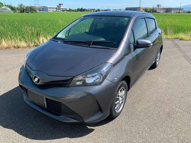 車両の品質管理は室内展示場を完備しておりますので、品質を保った状態の車両をご覧いただけます。