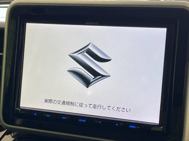 【純正8インチナビ】人気の純正ナビを装備しております。ナビの使いやすさはもちろん、オーディオ機能も充実！キャンプや旅行はもちろん、通勤や買い物など普段のドライブも楽しくなるはず♪