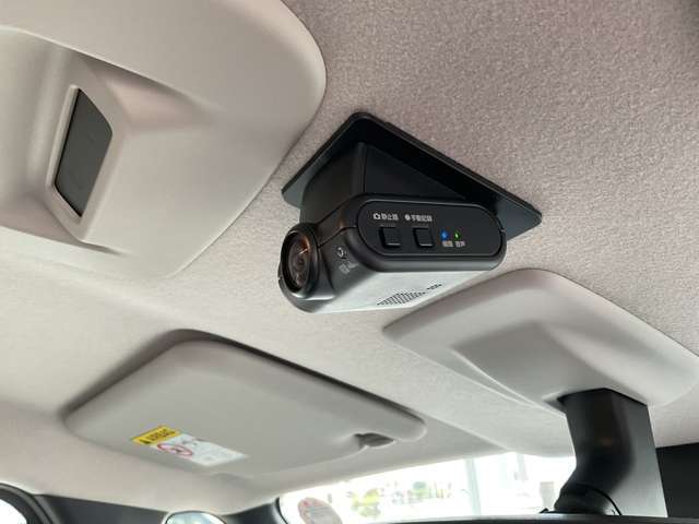 日産純正2ドラレコタイプを装着。フロントと車内を録画してくれるドライブレコーダー付き！