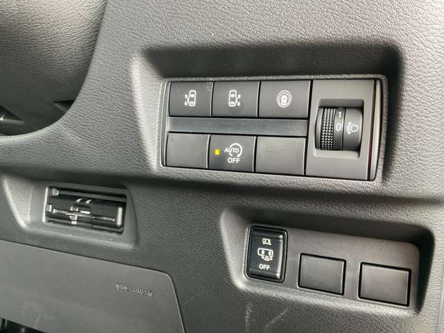 両側電動スライドドア付きなので、乗り降りがし易くボタン一つでスライドドアの開閉が出来ます。アイドリングストップ付きなので、環境にもお財布にも優しいです。