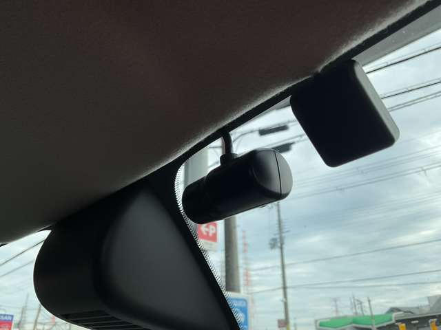 日産純正2ドラレコタイプを装着。フロントと車内を録画してくれるドライブレコーダー付き！