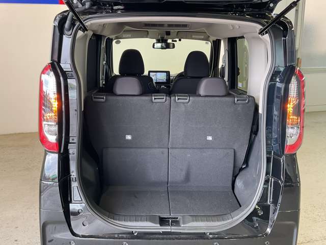 開口部が大きく荷物の積み下ろしがしやすいラゲッジスペースです。