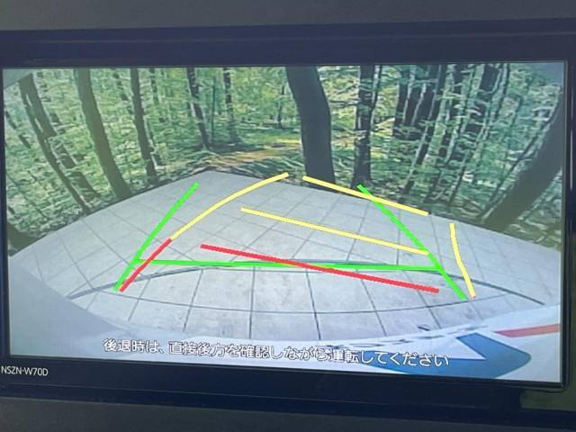 【バックカメラ】駐車時に後方がリアルタイム映像で確認できます。大型商業施設や立体駐車場での駐車時や、夜間のバック時に大活躍！運転スキルに関わらず、今や必須となった装備のひとつです！