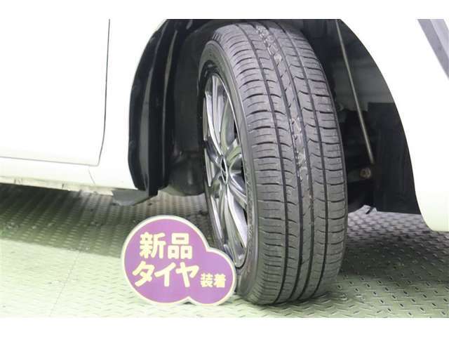 タイヤサイズ　185/60R15。タイヤ4本【新品】に交換してあります。