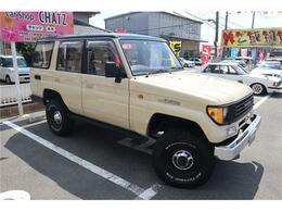 4ナンバー登録！ツートンカラー！オートマ！うFる装備！ナローボディ！4WD！外品15AW！革調シート！ナビ！フルセグ！ETC！DVD！ターボタイマー！豪華な装備！5人乗り