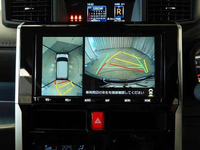 パノラミックビューモニター付きです。車両を上から見たような映像をディスプレイ画面に表示。運転席からの目視だけでは見にくい、車両周辺の状況をリアルタイムでしっかり確認できます。