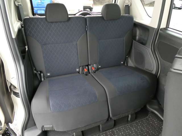 セカンドシートもゆったりです。