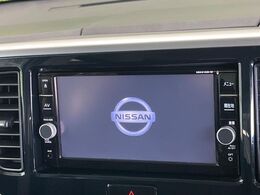 【純正ナビ】人気の純正ナビを装備。オーディオ機能も充実しており、Bluetooth接続すればお持ちのスマホやMP3プレイヤーの音楽を再生可能！毎日の運転がさらに楽しくなります！！