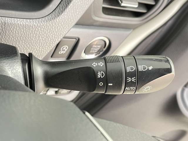 【操作レバー】ウインカーやフォグランプ、ワイパーの操作など安全に運行するために必要不可欠な部分です。手に触れる部分です。気になる方は室内除菌などのオプションをお申し付けください。