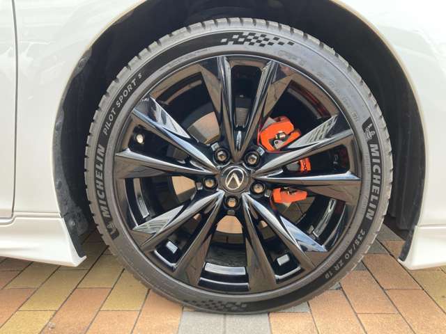 メーカーオプションのオレンジキャリパー付き♪