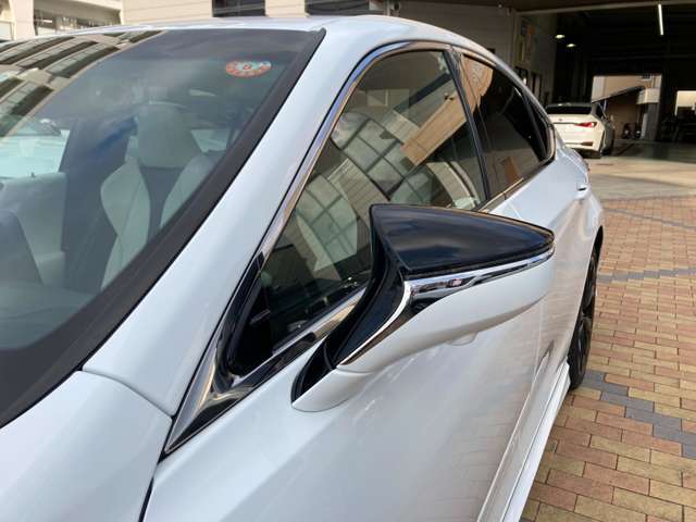 オシャレなドアミラーウインカー付き！曲がる際も前方の車から見え易いので、事故の防止にも役立ちます！