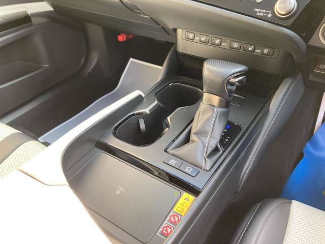 メーカーオプションのおくだけ充電つき♪