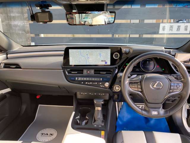 運転席周りです！大変綺麗な状態です！ご覧頂ければ、きっと気に入って頂けると思います！お問い合わせ、ご来店お待ちしております！