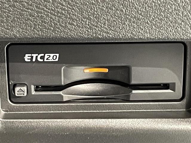 ◆【ETC2.0（DSRC）】ETCカードを挿入すれば料金所はノンストップで通過できます。ETC限定の割引や、高速道路の情報提供サービスを利用できます。