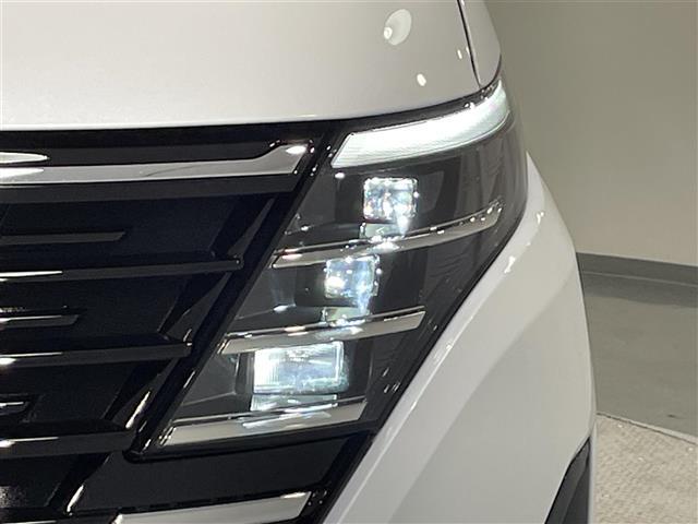 【オートLEDヘッドライト】オートライト機能で消し忘れなし。ハロゲンヘッドランプより明るく遠くを照射。視認性、スタイリッシュな白色光が魅力です。