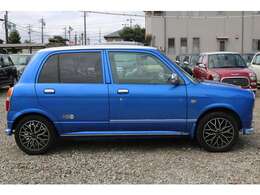 ☆男性も女性も様になるデザインです！一目見ただけで、この魅惑的なボディーが存在感を放っていることが分かって頂けると思います。