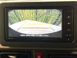 【バックカメラ】駐車時に後方がリアルタイム映像で確認できます。大型商業施設や立体駐車場での駐車時や、夜間のバック時に大活躍！運転スキルに関わらず、今や必須となった装備のひとつです！