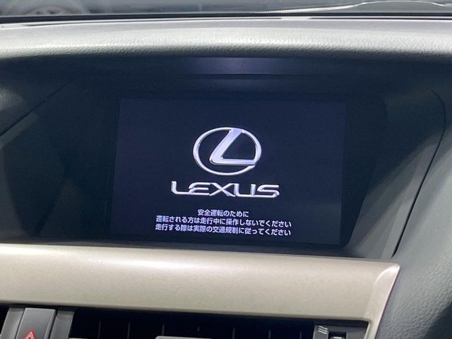【メーカー純正ナビ】インテリアに溶け込むスタイリッシュな「専用設計」メーカーナビを装備♪視認性や操作性など基本性能にも優れ、より上質なカーライフをお楽しみいただけます。