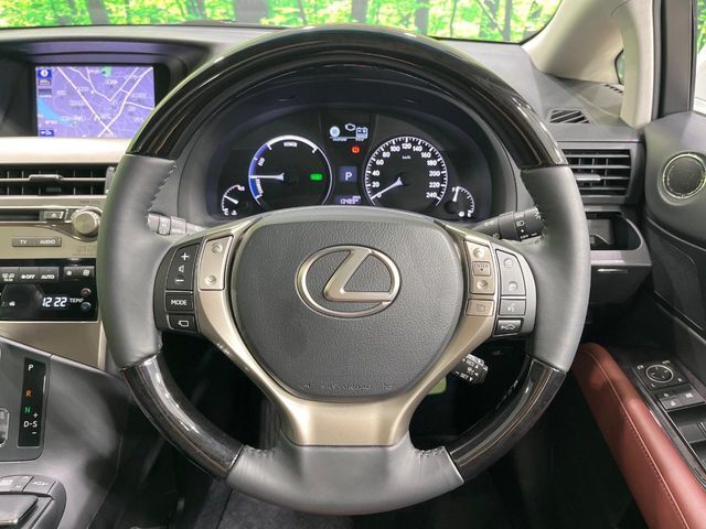 お車を安心してお乗りいただく為には、足回りの定期点検が欠かせません。サービスサポート（有償保証）では無料点検もご提供しており、安心のカーライフをお過ごしいただけるサポート体制が整っています。