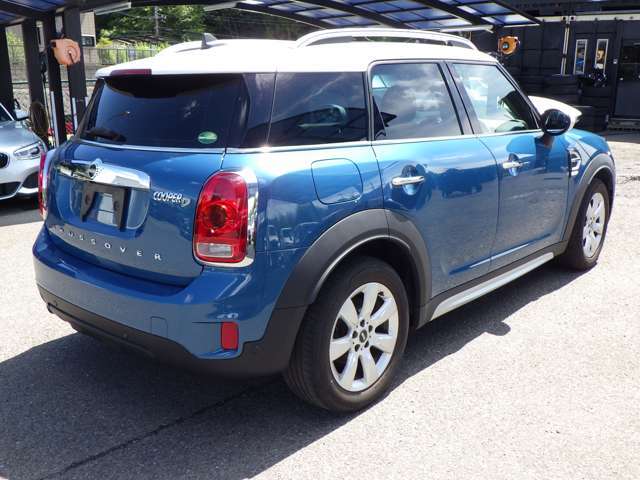 令和2年　ワンオーナー　禁煙車　32000キロ　レザーシート　シートヒーター　電動リアゲート　純正ナビ　程度と保証内容に自信。安心ロング保証。来店予約即決特典あり。来店予約後にご来店下さい。