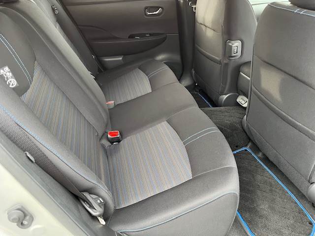 シートも綺麗な状態が保たれております。シートカバーの取り付けもお任せ下さい！車種専用設計なのでシートにしっかりフィットします！