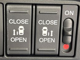 【両側パワースライドドア】スマートキーや運転席のスイッチで後席両側スライドドアの開閉が可能♪電動だから力を入れてドアを開ける必要が無く、小さなお子様でも簡単に開け閉めでき快適です♪
