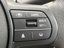 【アダプティブクルーズコントロール】高速道路での長距離走行が楽に！！自動で速度を保つクルーズコントロールが、衝突軽減システムと連携し、前方の車両を感知して車間を保つように速度調節してくれます！！