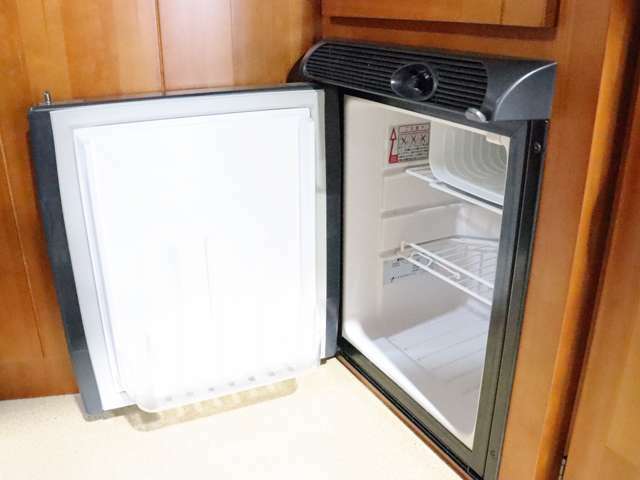 エンゲル40L冷蔵庫！いつでも冷たい飲み物をお飲み頂けます！12Vのサブバッテリーより電源供給しております！