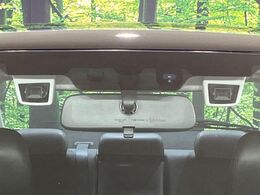 【アイサイト】前方の車両等を検知し、衝突しそうな時は警報で注意を促し、ブレーキを踏む力をサポート。ブレーキを踏めなかった場合は衝突被害軽減ブレーキが作動、衝突回避をサポートします。