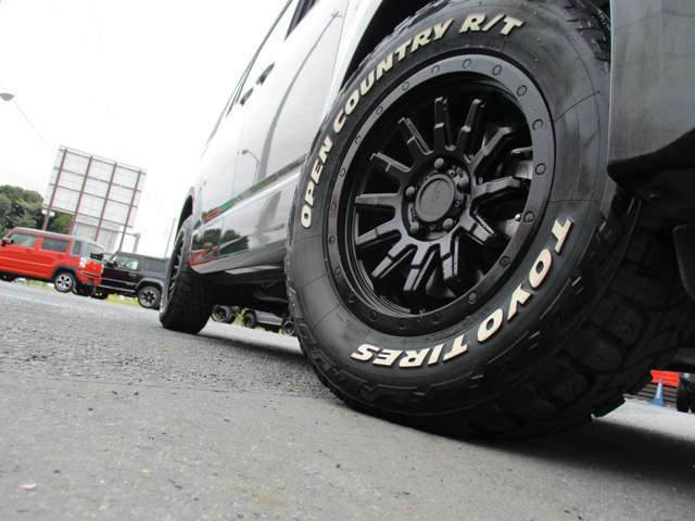 無料保証の他にも走行距離無制限、300項目以上の保証範囲にロードサービスも付帯する365日24時間対応の有償保証も承っております。最長3年まで加入できますので詳しくはスタッフまでお問い合わせください。